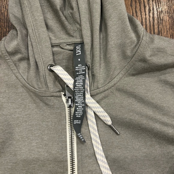 Vuori Jacket Women Halo Performance Lightweight Sage Green Women's Hoodie VW268 - Picture 8 of 9